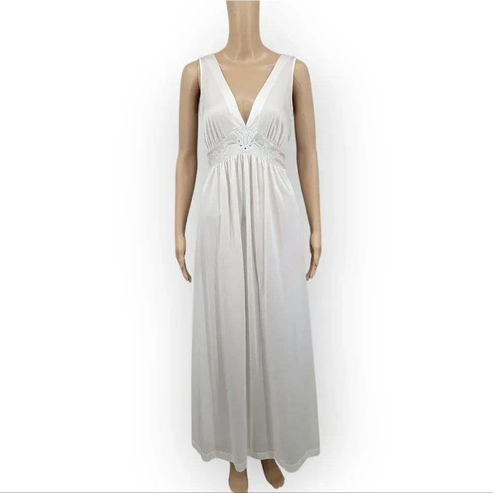 Komar Vintage White Embroidered Eyelet Chemise Nightgown Full Sweep Maxi Slip